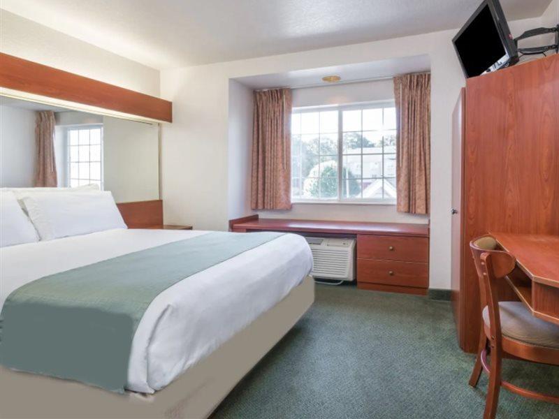 Microtel Inn & Suites Marianna Exterior photo