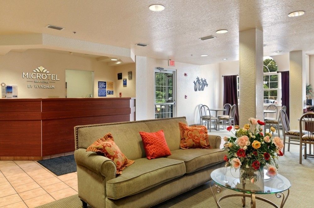 Microtel Inn & Suites Marianna Interior photo